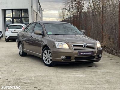 second-hand Toyota Avensis 1.6 L/B Sol