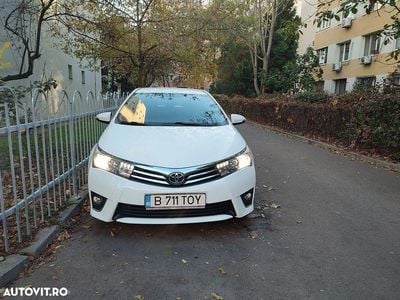 Second-hand Toyota Corolla Luna 132 CP (97 kW) 2015 Culoarealb Berlinǎ