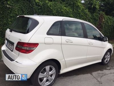 Second-hand Mercedes B180 109 CP (80 kW) 2010 Alb Monovolum