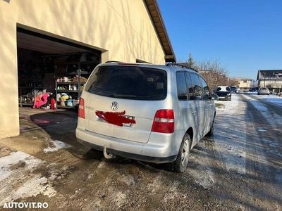 Culoareargint Utilizat 2004 VW Touran Monovolum | 2.499 EUR (Puțin scump)