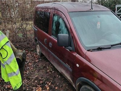 Second-hand Opel Combo 65 CP (47 kW) 2003 Culoarerosu Monovolum