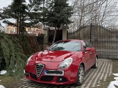 Second-hand Alfa Romeo Giulietta 172 CP (126 kW) 2012 Rosu Hatchback