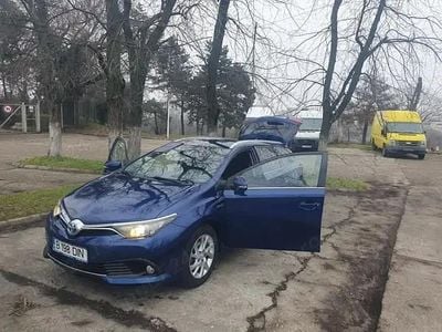 Second-hand Toyota Auris Hybrid 99 CP (72 kW) 2015 Hatchback