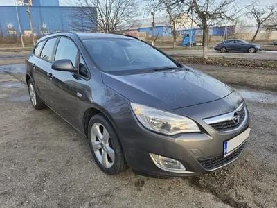 Gri Utilizat 2011 Opel Astra Break | 3.300 EUR (Super Preț)