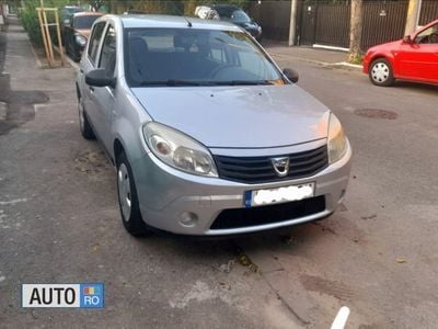 Second-hand Dacia Sandero 90 CP (66 kW) 2010 Argintiu Hatchback