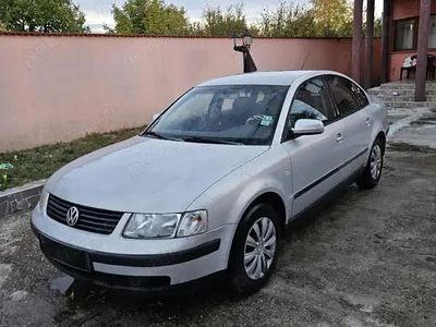 Gri Utilizat 1999 VW Passat Berlinǎ | 750 EUR
