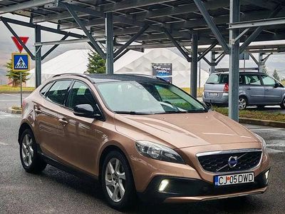 Culoaremaro Utilizat 2014 Volvo V40 Hatchback | 9.900 EUR (Scump)
