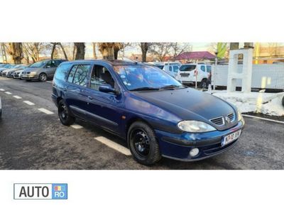 Second-hand Renault Mégane GrandTour 102 CP (75 kW) 2001 Albastru Break