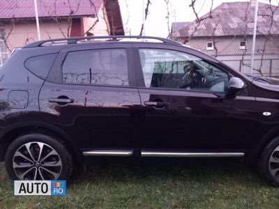 Second-hand Nissan Qashqai 130 CP (95 kW) 2013 Violet SUV