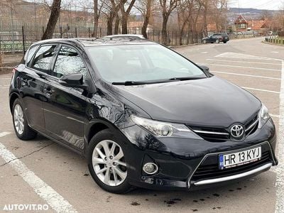 Second-hand Toyota Auris Life+ 132 CP (97 kW) 2014 Culoarenegru Hatchback