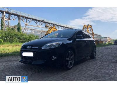Second-hand Ford Focus 182 CP (133 kW) 2013 Negru Hatchback