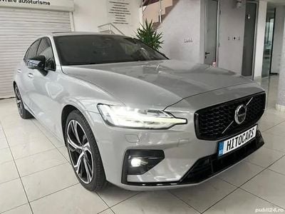 Gri Utilizat 2023 Volvo S60 Berlinǎ | 33.990 EUR (Super Preț)