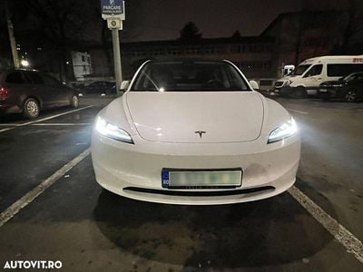 Second-hand Tesla Model 3 324 kW (441 CP) 2024 Culoarealb Berlinǎ