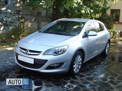 Second-hand Opel Astra 165 CP (121 kW) 2014 Argintiu Hatchback