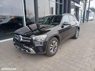 Second-hand Mercedes GLC200 Exclusive 163 CP (119 kW) 2022 Culoarenegru SUV