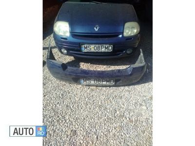 Utilizat 2001 Renault Clio II Berlinǎ | 400 EUR