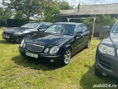 Second-hand Mercedes 220 123 CP (90 kW) 2004 Berlinǎ