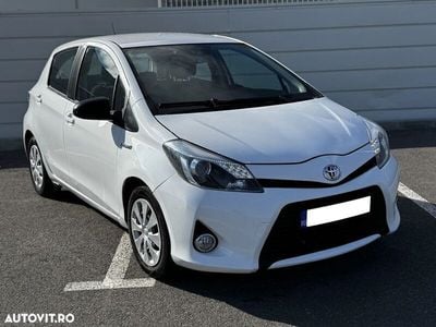 Second-hand Toyota Yaris Hybrid 75 CP (55 kW) 2013 Alb Hatchback