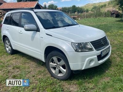 Alb Utilizat 2011 Suzuki Grand Vitara SUV | 16.700 EUR