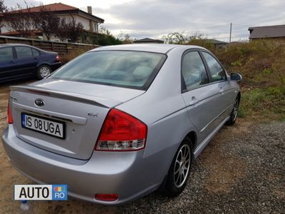 Second-hand Kia Cerato 115 CP (84 kW) 2007 Gri Berlinǎ