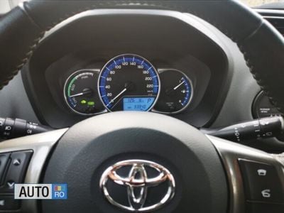 Second-hand Toyota Yaris 75 CP (55 kW) 2014 Albastru marin Berlinǎ