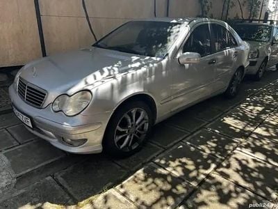 Utilizat 2003 Mercedes C180 Berlinǎ | 300 EUR