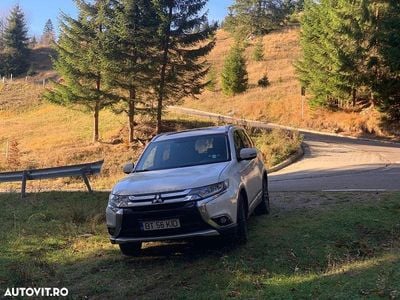 Second-hand Mitsubishi Outlander Instyle 150 CP (110 kW) 2017 Culoarealb SUV