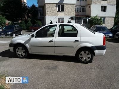 Second-hand Dacia Logan 75 CP (55 kW) 2005 Alb Berlinǎ