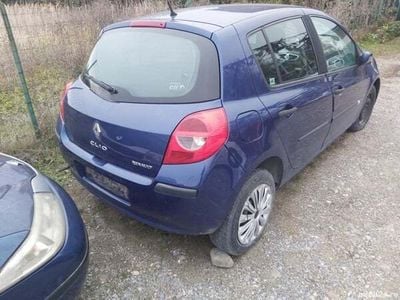 Albastru Utilizat 2007 Renault Clio III Hatchback | 750 EUR