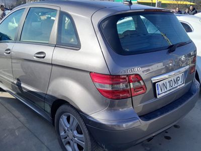 Mercedes B200