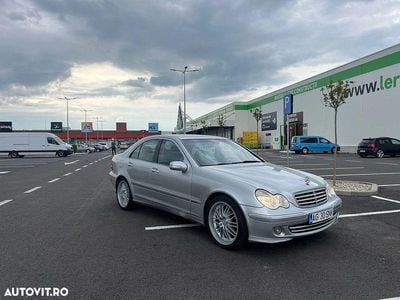 Second-hand Mercedes C200 Elegance 122 CP (89 kW) 2004 Culoareargint Berlinǎ