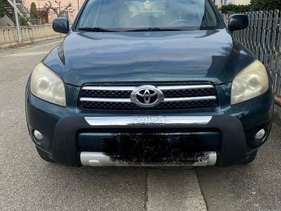 Second-hand Toyota RAV4 Luxury 220 CP (161 kW) 2006 Verde SUV