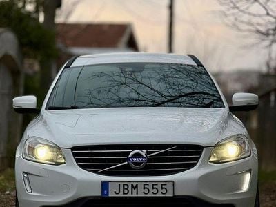 Second-hand Volvo XC60 190 CP (139 kW) 2015 Culoarealb SUV