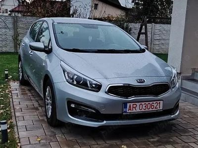 Argintiu Utilizat 2015 Kia Ceed Hatchback | 7.500 EUR (Preț OK)