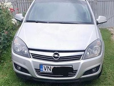 Second-hand Opel Astra 115 CP (84 kW) 2010 Argintiu Hatchback