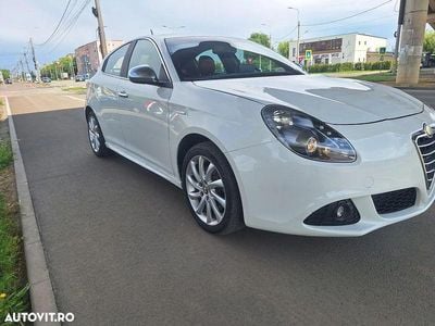 Second-hand Alfa Romeo Giulietta 170 CP (125 kW) 2011 Culoarealb Hatchback