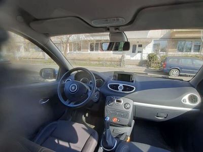 Second-hand Renault Clio II 80 CP (58 kW) 2011 Argintiu Hatchback