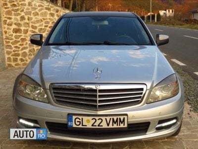 Second-hand Mercedes C220 170 CP (125 kW) 2007 Argintiu Berlinǎ