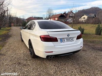 Second-hand BMW 525 Sport Line 218 CP (160 kW) 2015 Culoarealb Berlinǎ