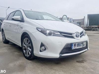 Culoarealb Utilizat 2015 Toyota Auris Hybrid Sol Break | 8.649 EUR (Preț bun)
