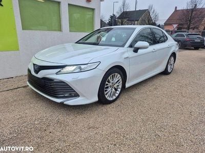 Culoarealb Utilizat 2020 Toyota Camry Luxury Berlinǎ | 22.990 EUR (Preț OK)