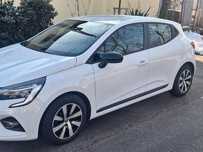 Second-hand Renault Clio V Techno 143 CP (105 kW) 2022 Culoarealb Hatchback