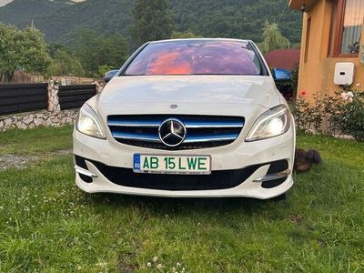 Mercedes B250e