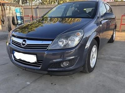 Second-hand Opel Astra 116 CP (85 kW) 2011 Albastru Hatchback