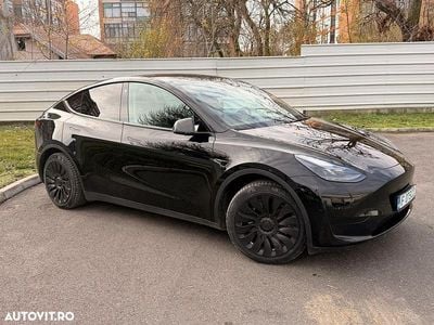 Culoarenegru Second-hand 2022 Tesla Model Y Standard Range SUV | 24.700 EUR