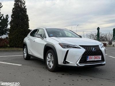 Second-hand Lexus UX 250h Executive Line 177 CP (130 kW) 2021 Culoarealb SUV