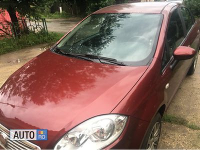 Second-hand Fiat Linea 120 CP (88 kW) 2009 Rosu Berlinǎ