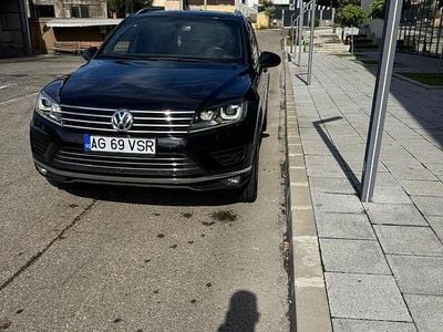 Culoarenegru Utilizat 2015 VW Touareg Terrain Tech SUV | 13.890 EUR (Super Preț)