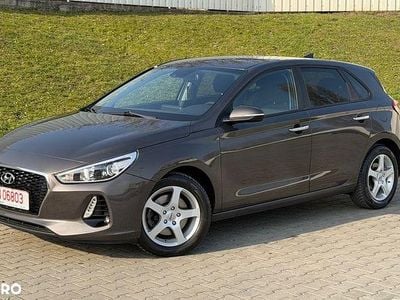 Second-hand Hyundai i30 Premium 120 CP (88 kW) 2018 Culoaremaro