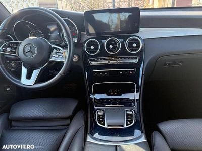 Second-hand Mercedes GLC200 197 CP (144 kW) 2020 Culoarenegru SUV